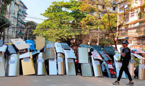 Lực lượng an ninh đột kích trong đêm, biểu tình càng lớn hơn ở Myanmar 