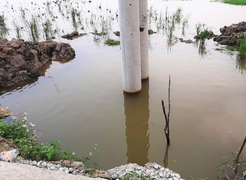 Hai anh em chết thương tâm dưới hố chôn cột điện thi công dang dở