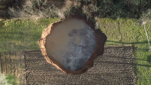 Video: Cận cảnh hố sụt kì lạ xuất hiện sau động đất ở Croatia