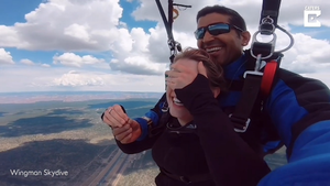 Video: Màn cầu hôn bất ngờ trên độ cao gần 4000m