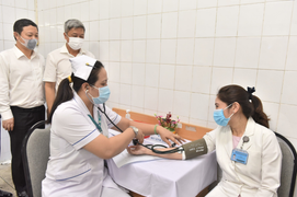 Theo dõi 14 ngày sau tiêm chủng vaccine COVID-19