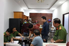 Bắt khẩn cấp cặp vợ chồng tiêu thụ xăng giả ở Đồng Nai