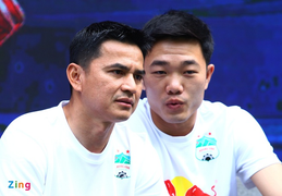 Kiatisak tìm cầu thủ bóng đá đường phố cho HAGL