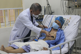 Hành trình cứu sống người đàn ông Hà Nội ngưng tim, ngừng thở 