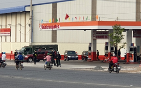 Cảnh sát đang bao vây 2 cây xăng ở Bình Dương liên quan đường dây xăng giả