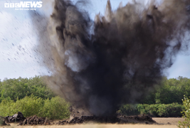 Ảnh: Xem bộ đội Bạc Liêu hủy nổ 2 tấn đạn còn sót lại sau chiến tranh