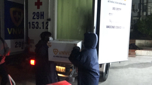 Video: Vaccine COVID-19 được chuyển đến điểm tiêm chủng thế nào?