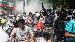 Thêm 300 người biểu tình bị an ninh Myanmar bắt giữ