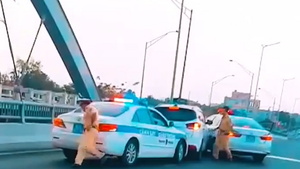 Video: CSGT Long An truy đuổi 'xe điên' như phim hành động