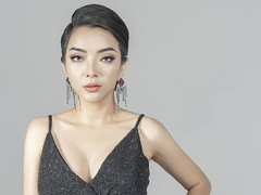 Ca sĩ Phương Anh tái xuất sau thời gian dài trầm cảm