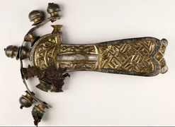 Thi thể người phụ nữ chết trẻ chôn cùng kho báu