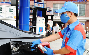 Giá xăng tăng gần 800 đồng/lít