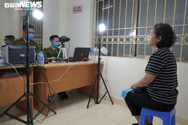 Chùm ảnh: Công an Hà Nội thức xuyên đêm làm thẻ căn cước gắn chip cho người dân