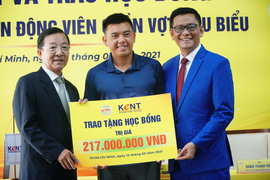 Trao học bổng hơn 800 triệu đồng cho các VĐV quần vợt xuất sắc
