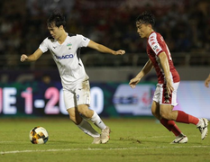 Văn Toàn chờ HLV Kiatisak quyết định việc ra sân ở vòng tới