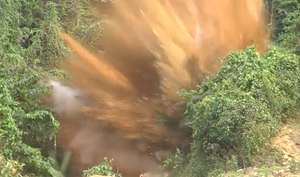 Ảnh: Quân đội nổ mìn đánh sập gần 30 hầm vàng trái phép ở Đà Nẵng