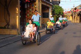 Dịch COVID-19 được kiểm soát, du khách nườm nượp đổ về phố cổ Hội An