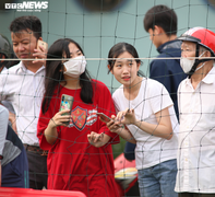 Cổ động viên Hà Tĩnh kéo đến kín sân xem Công Phượng, Văn Toàn tập luyện