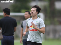 Văn Toàn: 'Lo lắng vì HAGL đá không tốt trên sân khách' 