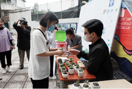 Sinh viên kiến trúc vận động không dùng giấy ngọc trai