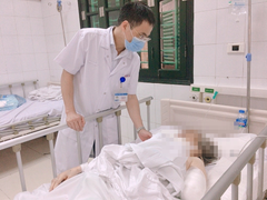 Cụ bà 87 tuổi bị chó 30kg cắn nát tay và mặt