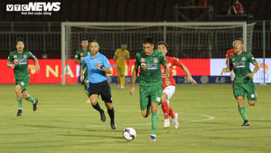 Vừa ra mắt V-League, HLV Nhật Bản của Sài Gòn FC chê trọng tài