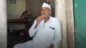 Video: Cụ ông ở Ấn Độ có sở thích ăn đá