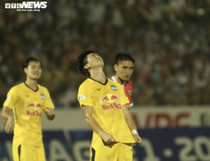 HAGL tấn công bế tắc, vì sao HLV Kiatisak quyết không thay Tuấn Anh?