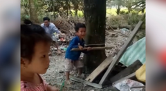 Chết cười xem máy cưa gỗ 'chạy bằng cơm' của 2 bố con