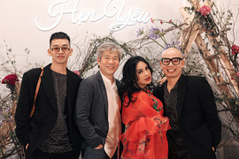 Người yêu cười mãn nguyện khi xem Thanh Lam hát