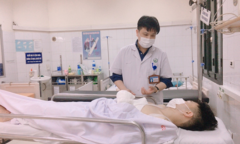 Nam thanh niên bị máy dập công nghiệp nghiền nát bàn tay