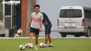 HLV Kiatisak: Dùng Tuấn Anh lúc này là hại cậu ấy