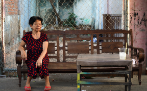 Cuộc sống khác xa phim 'Bố già' ở hẻm TP.HCM