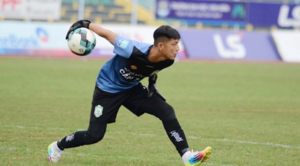 VFF phạt nặng thủ môn ăn mừng khiêu khích trọng tài 