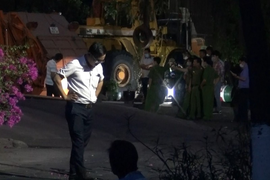 Công nhân vệ sinh bị xe rác đè chết, xúc đi nơi khác