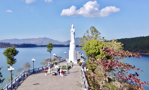 Video: Ngắm 'viên ngọc xanh' của đại ngàn Tây Nguyên từ trên cao