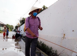 Những hình ảnh 'khác thường' của thầy hiệu trưởng gây sốt cộng đồng mạng