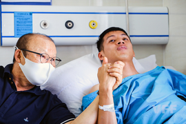 HLV Park Hang Seo chúc Hùng Dũng trở lại mạnh mẽ