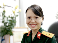 Nữ tiến sĩ quân y 'ăn, ngủ' cùng SARS-CoV-2