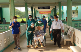 Bệnh nhân COVID-19 nặng nhất Việt Nam được xuất viện