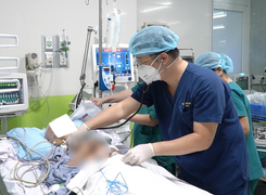 Bệnh nhân ở Đà Nẵng khỏi COVID-19 nhưng suy kiệt nặng, chuyển về TP.HCM điều trị