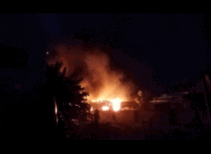 Cháy lớn hơn 8 tiếng trong xưởng giấy ở Long An