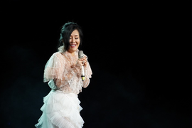 Nhạc sĩ Trần Tiến viết ca khúc tặng Hồng Nhung, nhận cô làm con nuôi