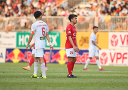 HLV Kiatisak tiết lộ lý do dùng Xuân Trường 'bắt chết' Lee Nguyễn