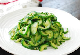 Món ngon dễ làm: Dưa chuột xào tỏi lạ miệng