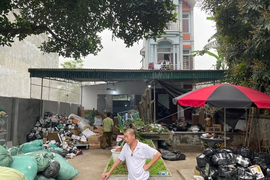 Phá kho bán hơn nửa triệu đơn hàng lậu, kiểm từ chiều đến tối chưa xong