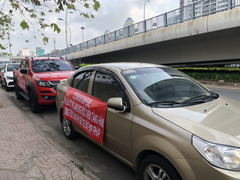 Vietnam Land SSG không đối thoại, cư dân Saigon Pearl lại căng băng rôn phản đối