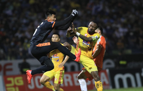 Đạp thủ môn Đà Nẵng, Hoàng Vũ Samson bị phạt nguội