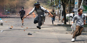 Quân đội Myanmar bất ngờ tuyên bố ngừng bắn một tháng