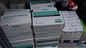 Video: Đột kích kho tân dược giá trị cao nghi nhập lậu ở TP.HCM